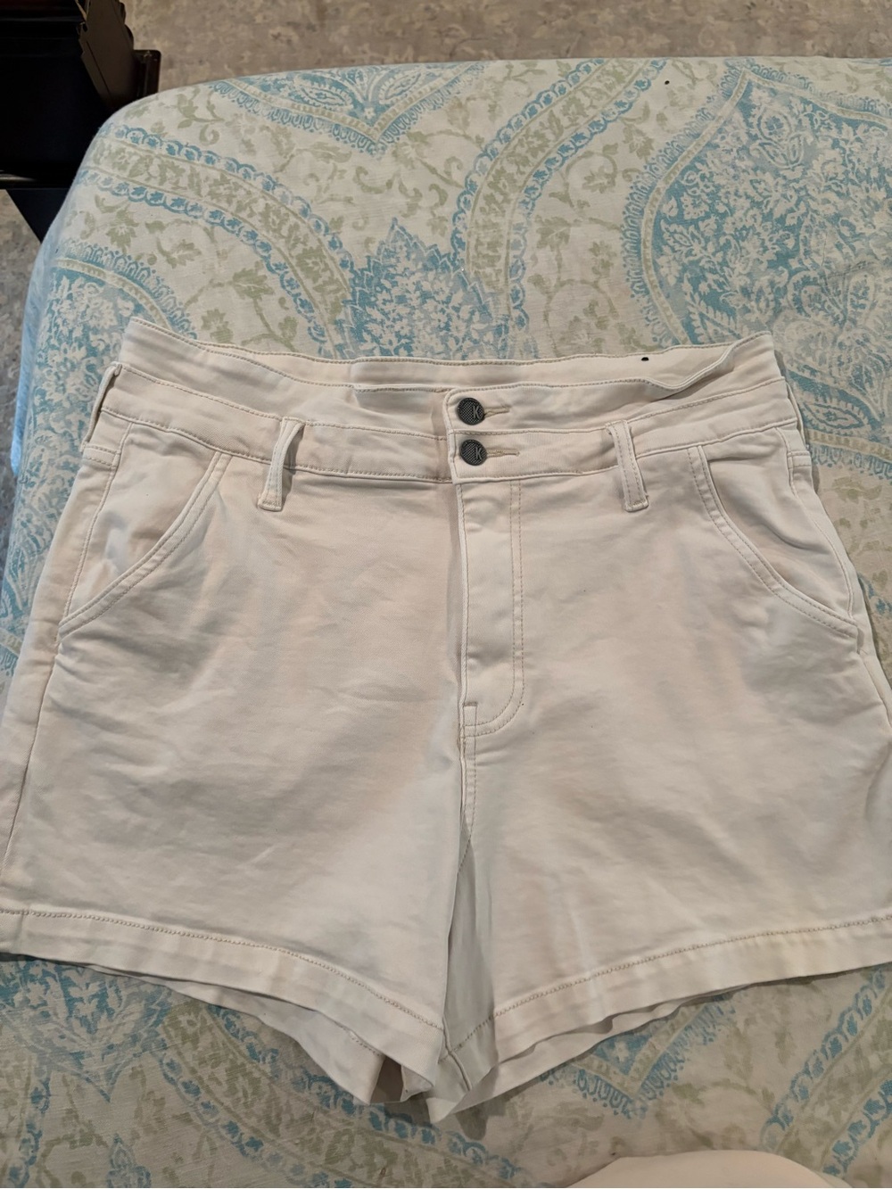 Kut from the Cloth Casual Shorts-Cream